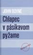 Chlapec v pásikavom pyžame